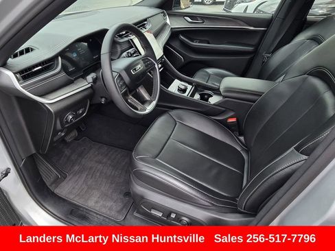 Used 2024 Jeep Grand Cherokee Limited w/ Luxury Tech Group II RWD image 17
