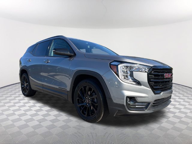 Used 2023 GMC Terrain SLT w/ Infotainment Package II FWD image 3