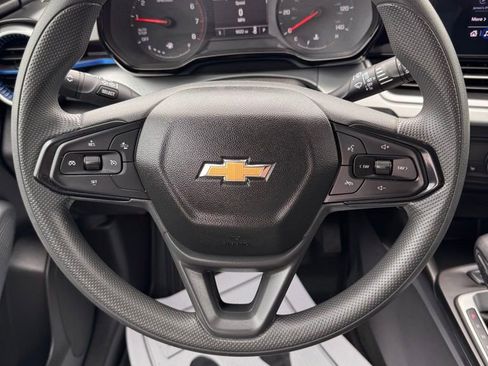 Used 2025 Chevrolet Trax LS w/ LS Convenience Package FWD image 24