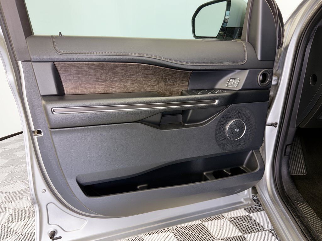 Used 2020 Ford Expedition Limited RWD image 14
