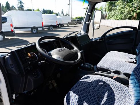 Used 2023 Isuzu NPR RWD image 9