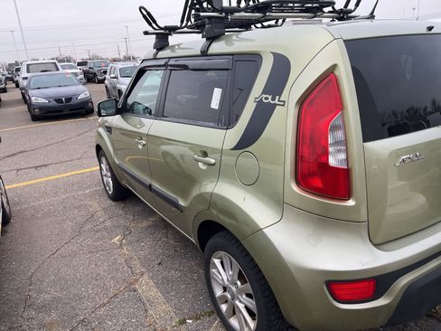 Used 2012 Kia Soul + w/ Audio Pkg image 10