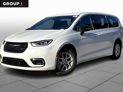 New 2026 Chrysler Pacifica Select