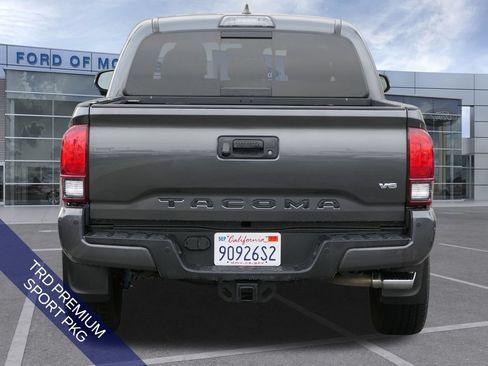 Used 2018 Toyota Tacoma TRD Sport w/ TRD Premium Sport Package RWD image 5