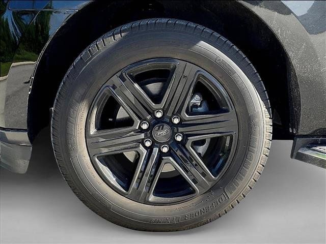 Used 2018 Ford Expedition XLT w/ Equipment Group 202A RWD image 8