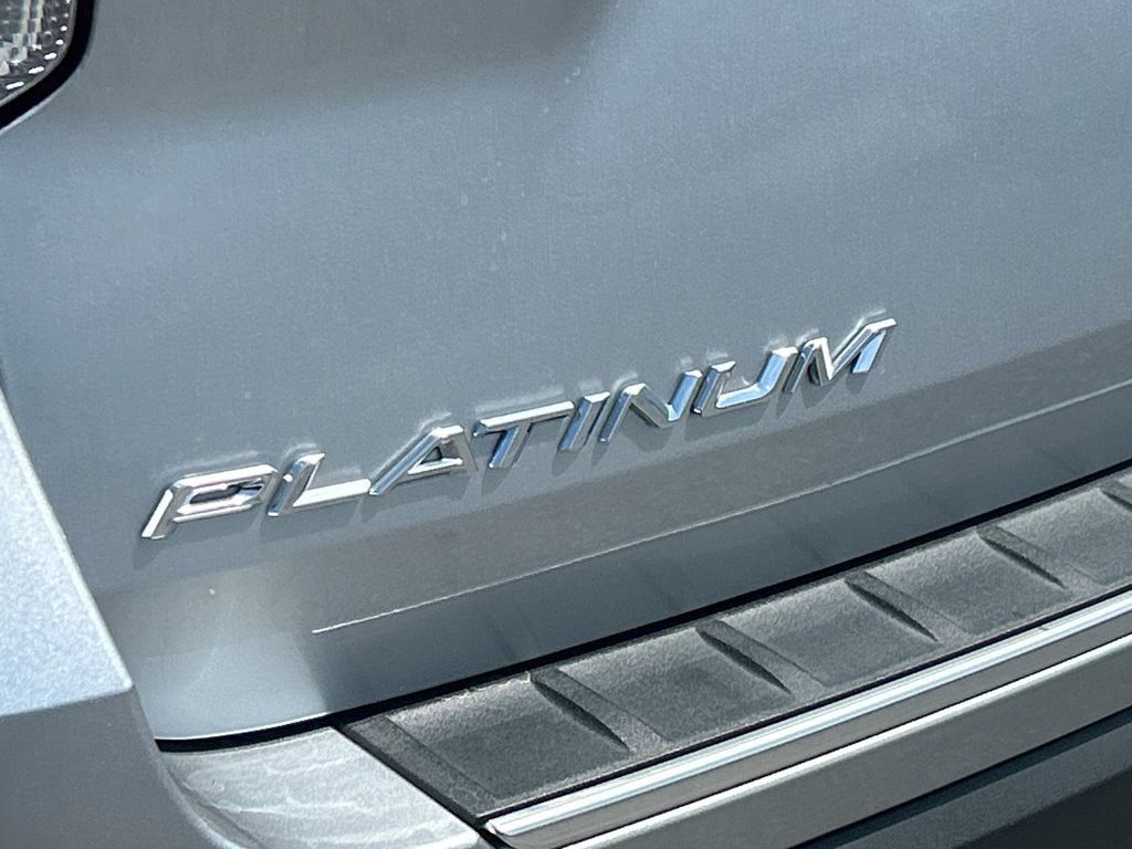 Used 2023 Ford Explorer Platinum w/ Technology Package AWD/4WD image 28