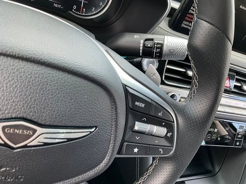 Used 2025 Genesis G70 2.5T image 35