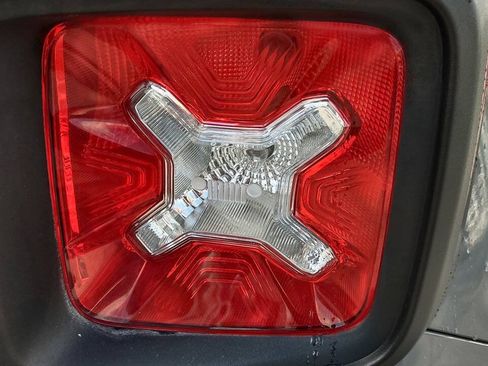 Used 2020 Jeep Renegade Sport w/ Sport Appearance Group FWD image 37
