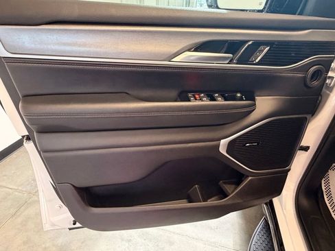 Used 2025 Jeep Wagoneer 4WD image 30