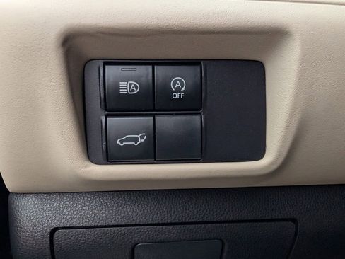 Used 2023 Toyota Highlander XLE image 26