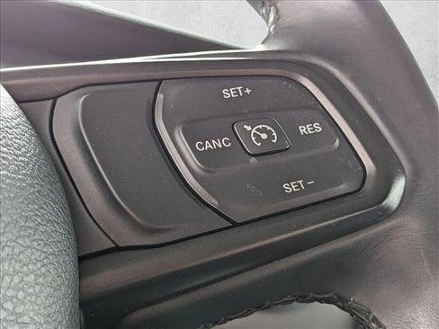 Used 2021 Jeep Gladiator Willys image 14