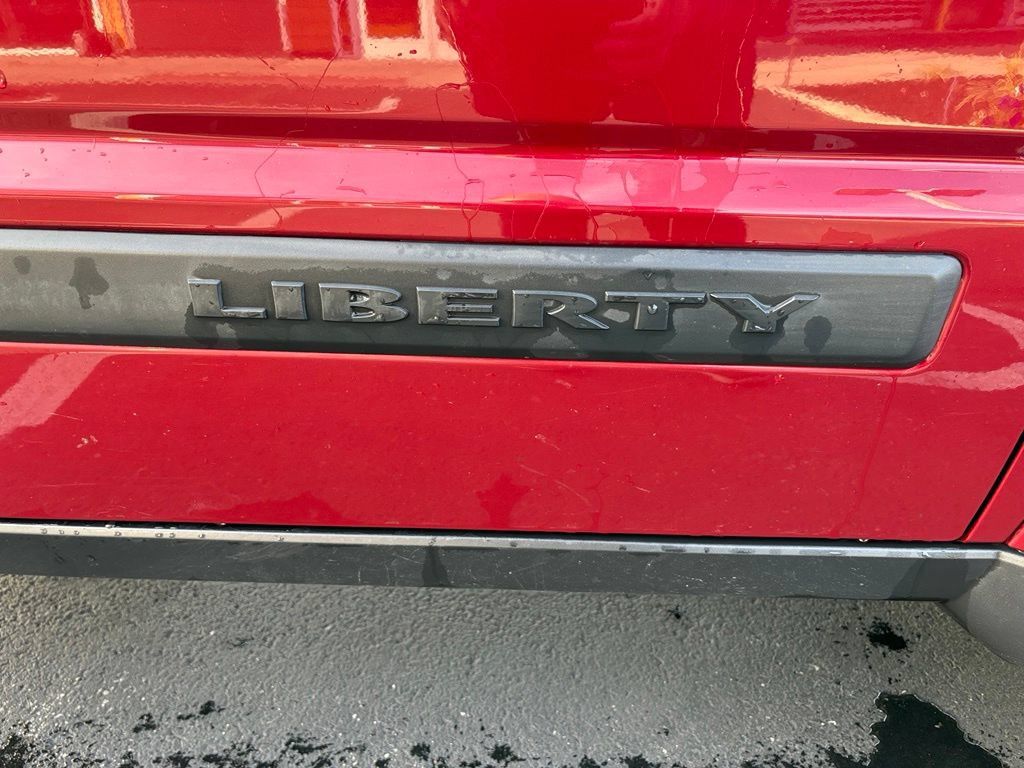 Used 2012 Jeep Liberty Sport AWD/4WD image 16