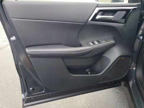 New 2025 Mitsubishi Outlander SE image 8