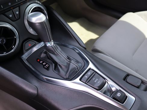 Used 2022 Chevrolet Camaro LT w/ Technology Package RWD image 26