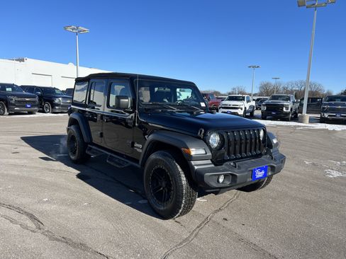 Used 2018 Jeep Wrangler Unlimited Sport S image 3