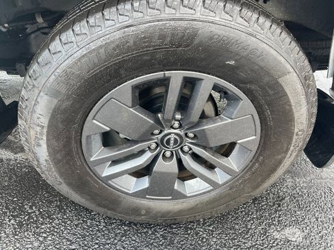 Certified 2025 Nissan Frontier SV image 24