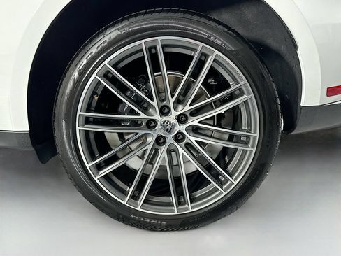 Certified 2026 Porsche Macan AWD/4WD image 33