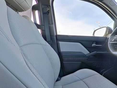 Used 2025 Toyota Tacoma Limited AWD/4WD image 28