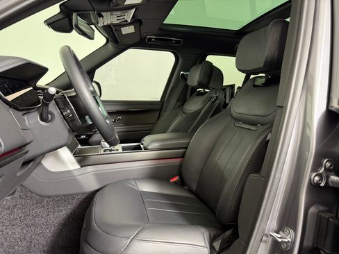 Used 2024 Land Rover Range Rover SV image 5
