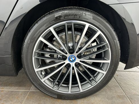 Used 2023 BMW 530e xDrive w/ Premium Package image 37