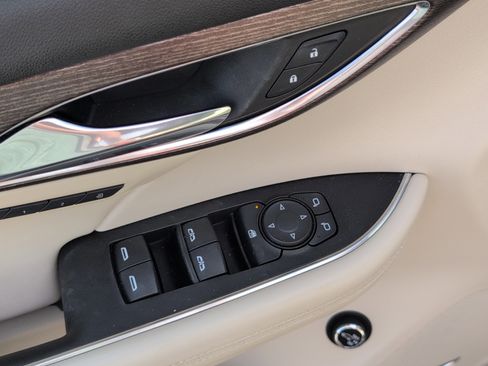 Used 2021 Buick Envision Avenir w/ Technology Package II image 17