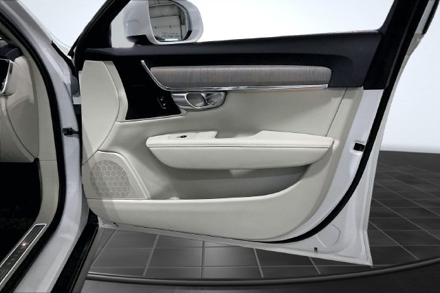 Certified 2025 Volvo V90 B6 Cross Country Plus AWD/4WD image 26