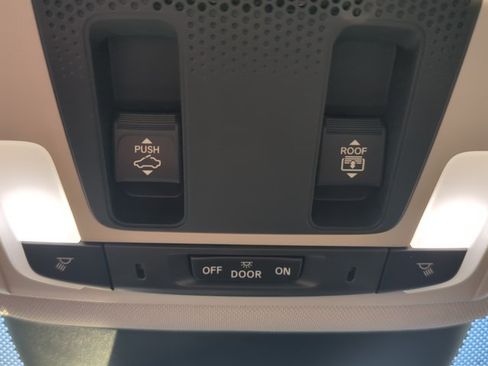 Used 2024 Honda Pilot Elite image 22