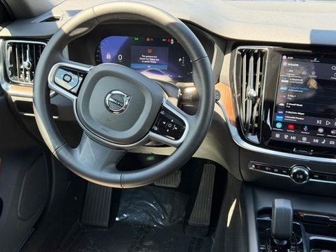 Certified 2025 Volvo V60 B5 Cross Country Plus AWD/4WD image 13