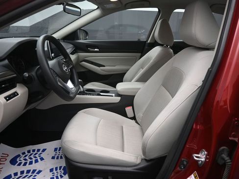 Used 2025 Nissan Altima 2.5 SV FWD image 18