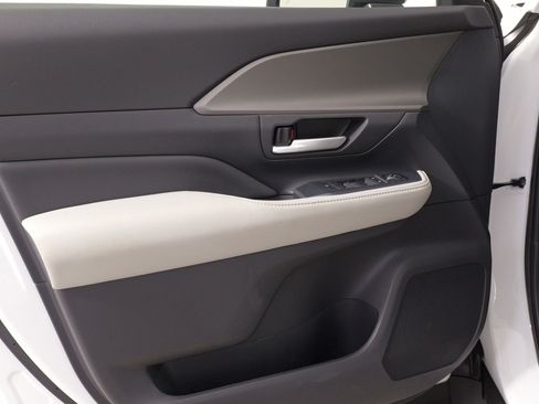 Used 2024 Toyota Grand Highlander XLE image 24