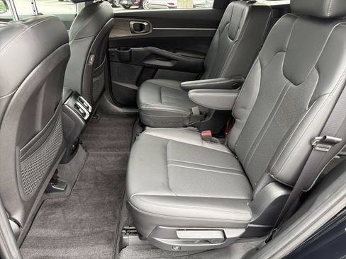 Used 2023 Kia Sorento EX w/ Panoramic Sunroof Package FWD image 21