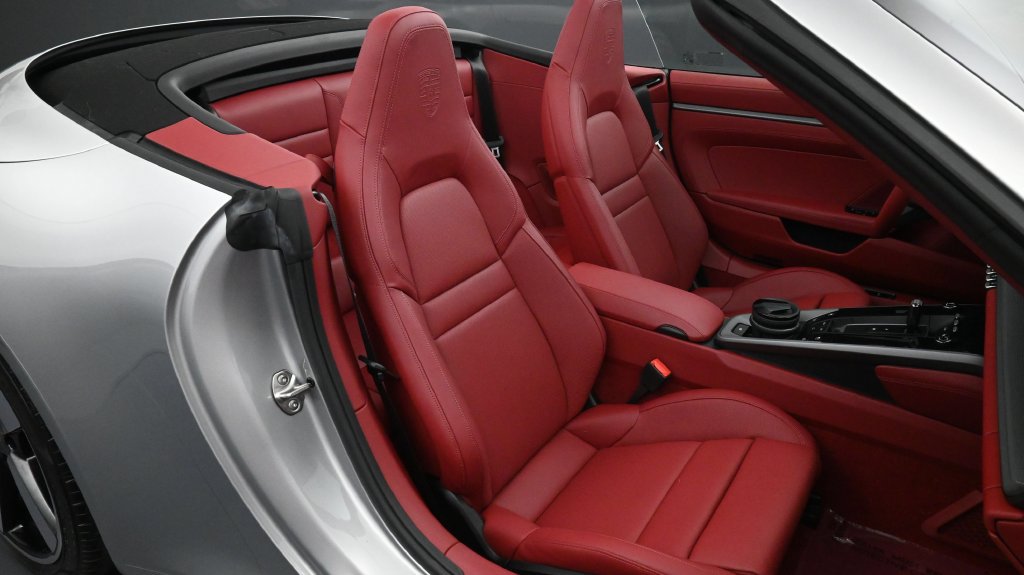 Certified 2026 Porsche 911 Carrera w/ Premium Package RWD image 18