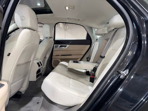 Used 2016 Jaguar XF Prestige image 43