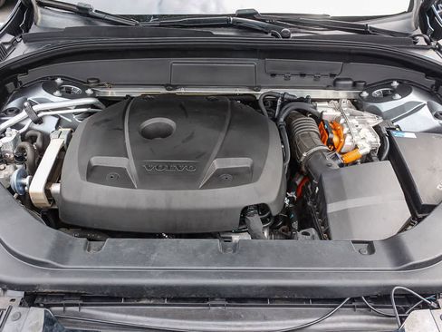 Used 2018 Volvo XC60 T8 Momentum AWD/4WD image 38