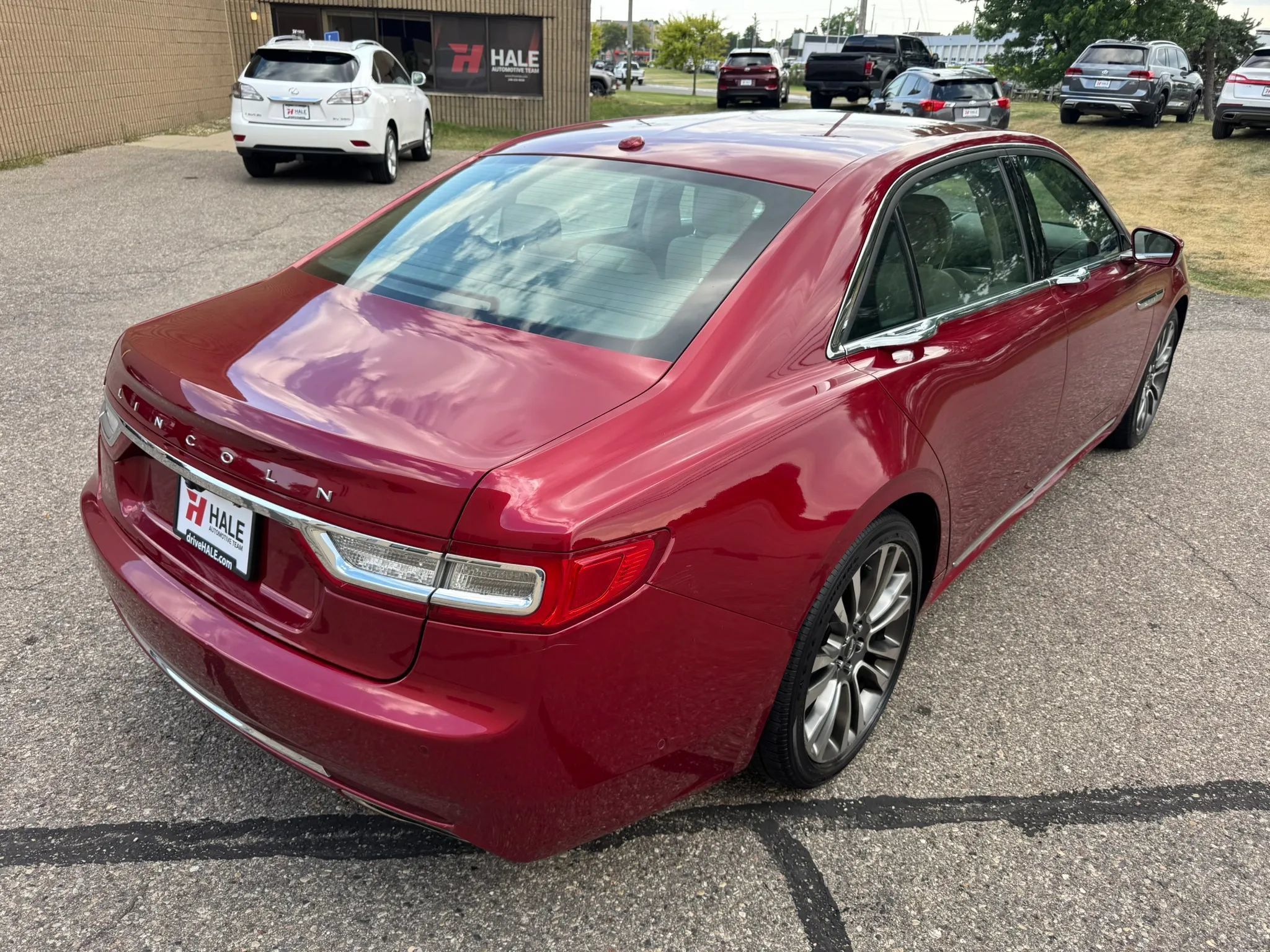 Used 2017 Lincoln Continental Select w/ Technology Package FWD image 36
