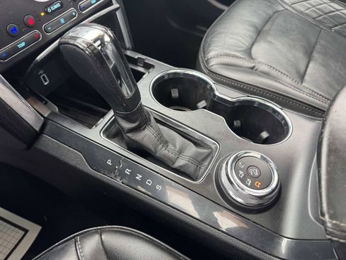 Used 2018 Ford Explorer Platinum image 38
