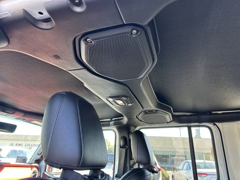 Used 2018 Jeep Wrangler Unlimited Rubicon image 10