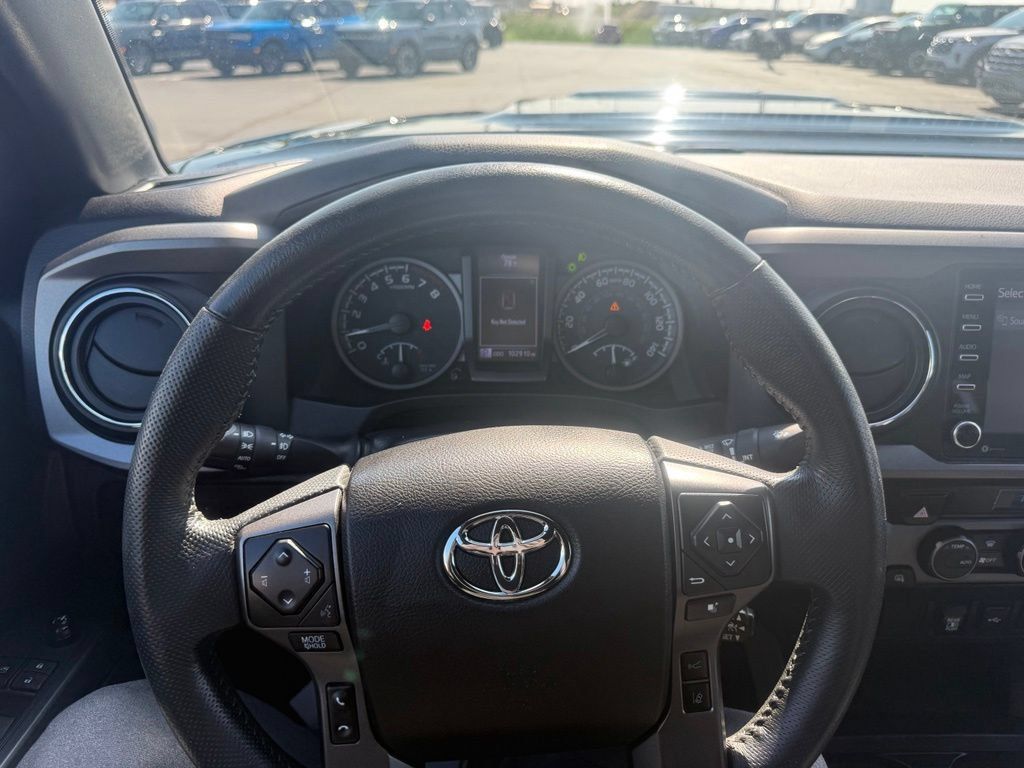 Used 2021 Toyota Tacoma TRD Sport AWD/4WD image 28