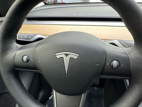 Used 2025 Tesla Model Y Long Range AWD/4WD image 59