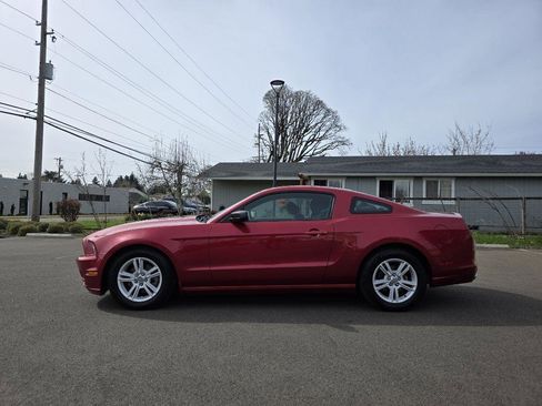 Used 2013 Ford Mustang Coupe RWD image 8