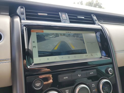 Used 2020 Land Rover Discovery HSE image 23