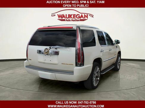 Used 2009 Cadillac Escalade AWD image 3