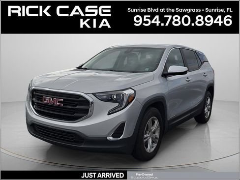 Used 2021 GMC Terrain SLE FWD image 1