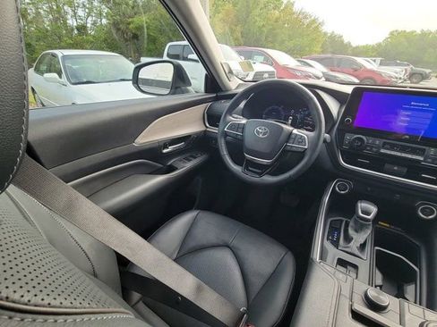 Certified 2024 Toyota Grand Highlander Platinum image 7