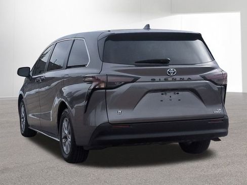Certified 2023 Toyota Sienna LE image 7