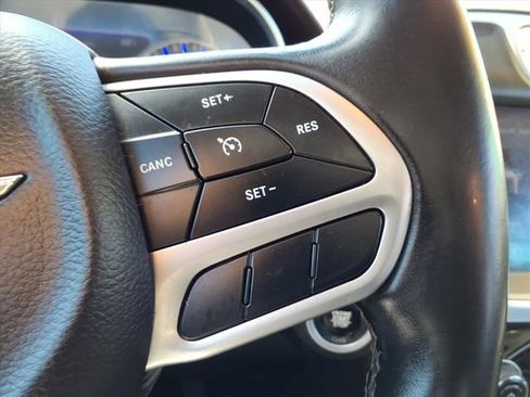 Certified 2019 Chrysler 300 Limited image 28