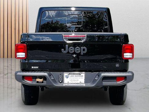 New 2026 Jeep Gladiator Sport AWD/4WD image 8
