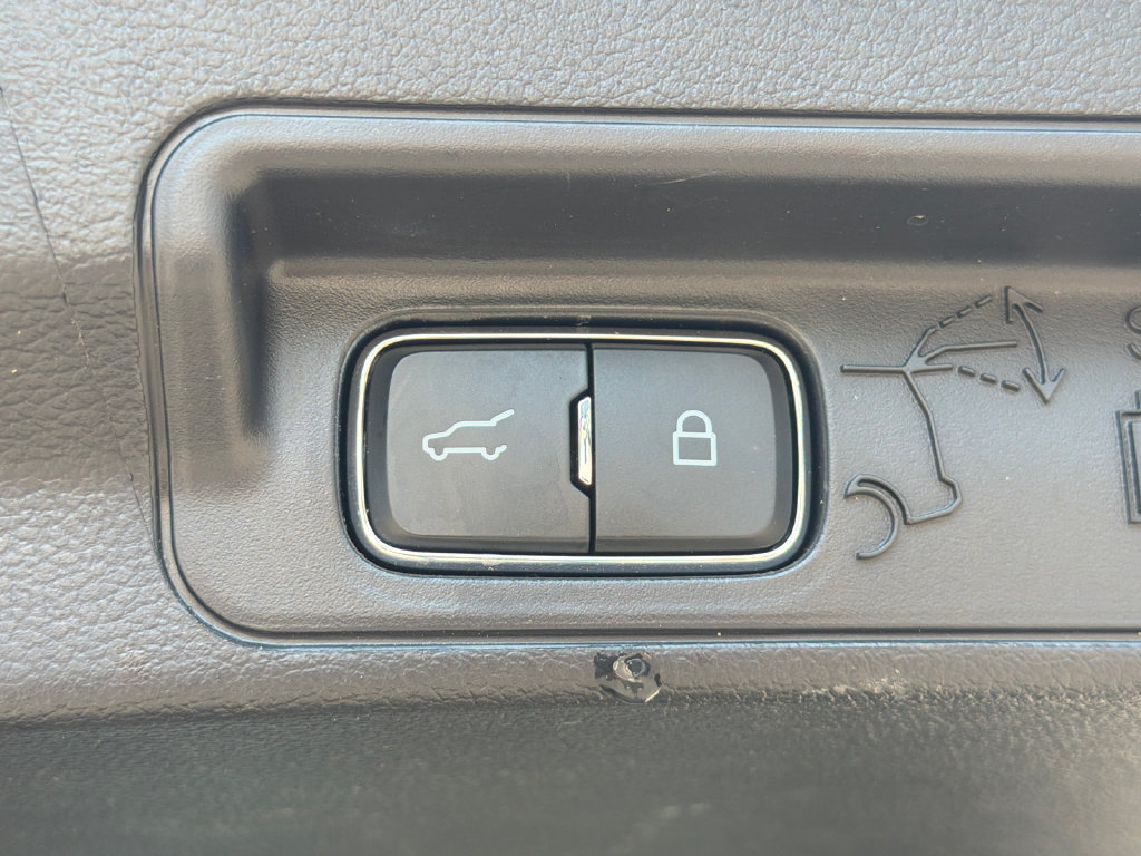 Used 2025 Ford Explorer ST-Line AWD/4WD image 19
