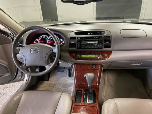 Used 2005 Toyota Camry XLE image 16