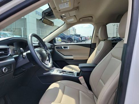 Certified 2023 Ford Explorer XLT w/ Equipment Group 202A AWD/4WD image 18